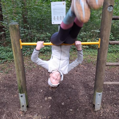Mädchen auf der Fitessmeile