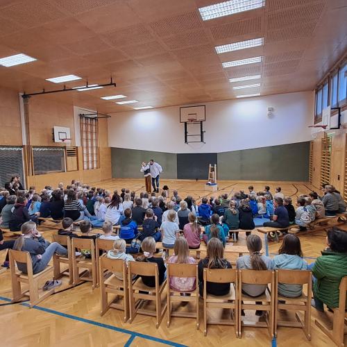 Publikum im Turnsaal
