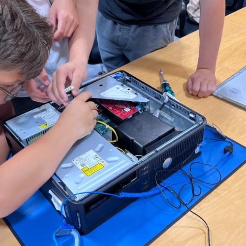 Computer wird zerlegt