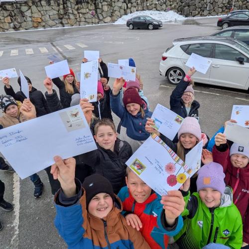 Schüler präsentieren ihre Briefe